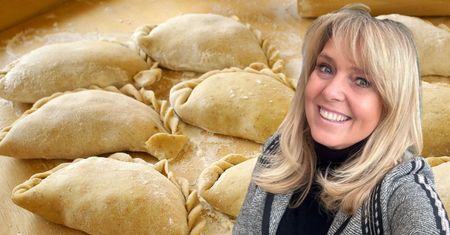Ewa Wachowicz robi ciasto na pierogi tylko w ten sposób. Wychodzi miękkie i delikatne