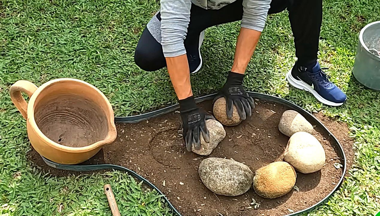 Jak zrobić skalniak krok po kroku Fot. 
Refúgio Green / YouTube