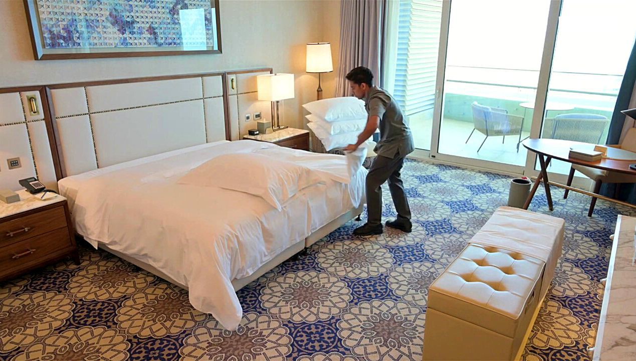 Tak ścielą łóżka w 5 gwiazdkowych hotelach. Jeden szczegół sprawia, ze lepiej się w nich śpisz