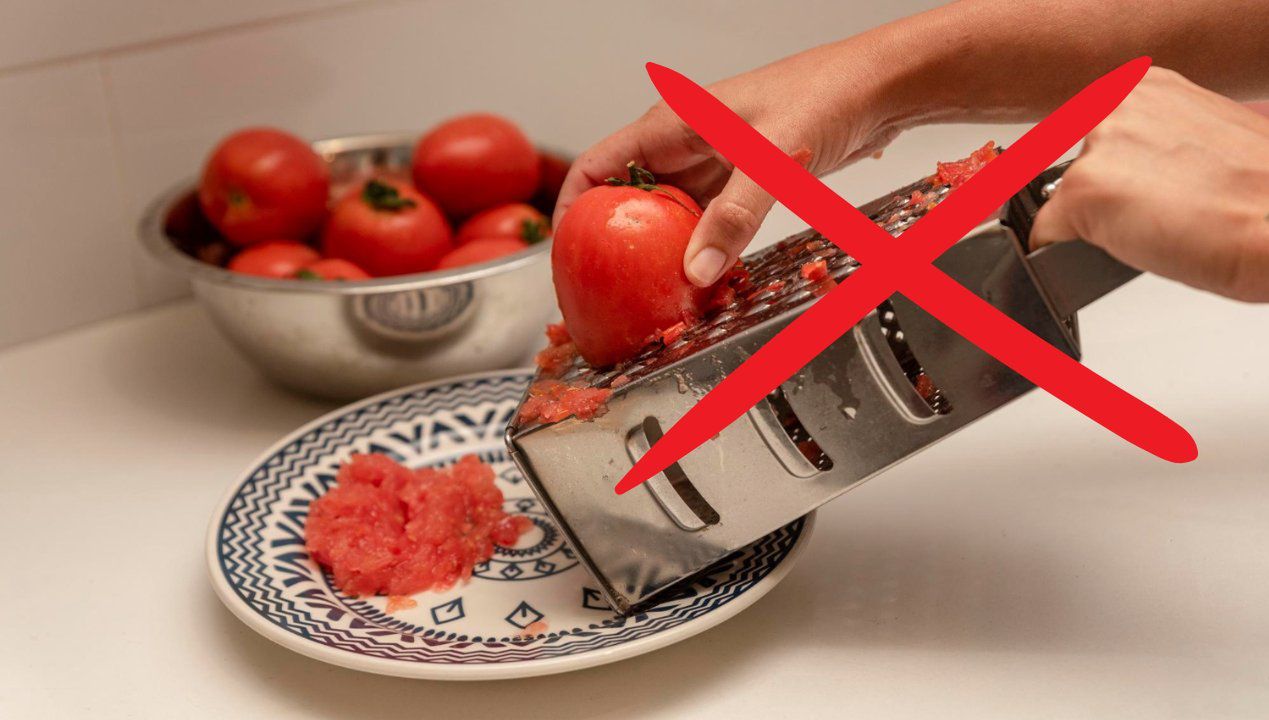 Większość ludzi źle używa tarkę do warzyw. Prawidłowy sposób oszczędza czas