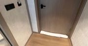 Nocujesz w hotelu? Te triki z ręcznikiem uratują ci zdrowie i dobytek