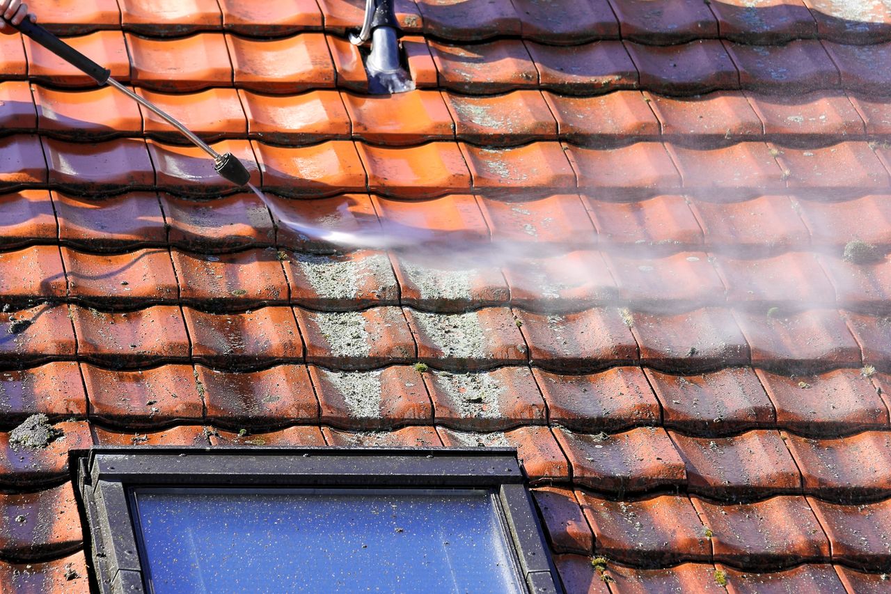 dlaczego warto myć dach domu, fot. gettyimages