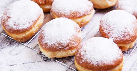 Szybkie pączki na tłusty czwartek. Nie uwierzysz, jakie są pyszne