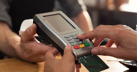 Płacił nie swoją kartą bankomatową