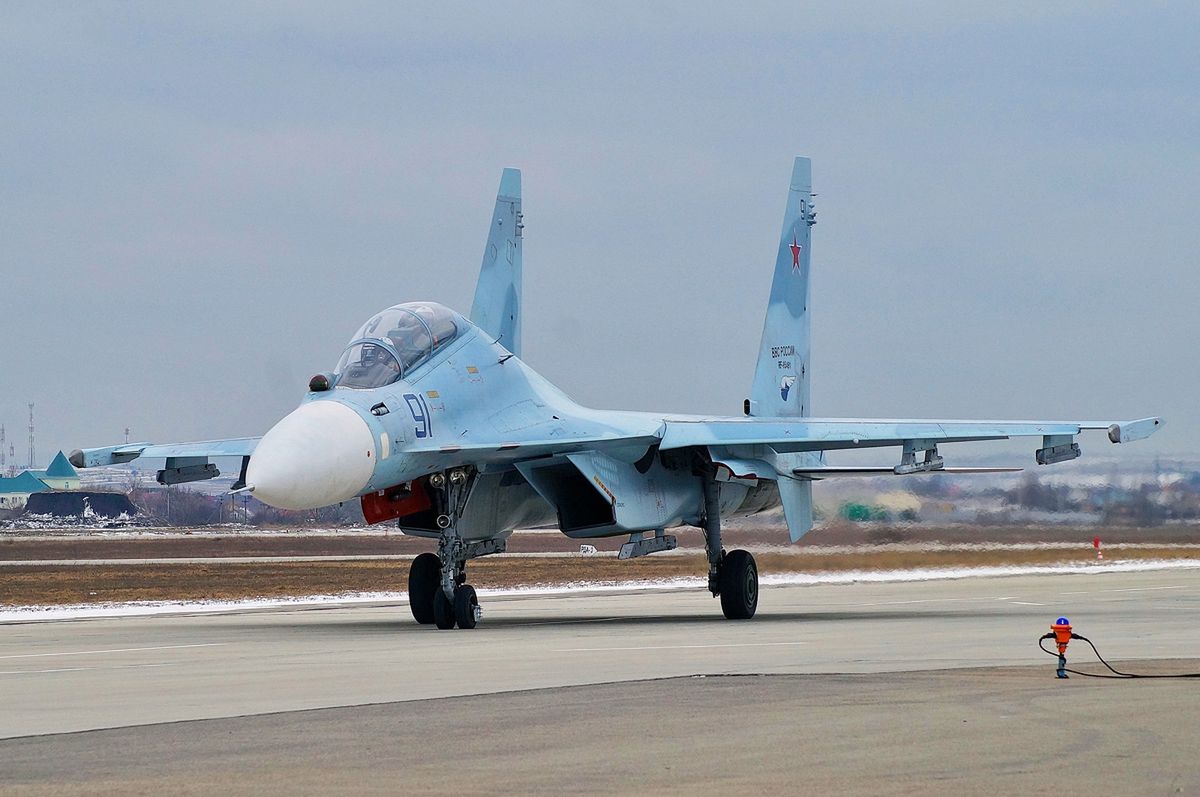 Samolot Su-30M2 wyprodukowany w przez korporację Suchoj w zakładach KnAAPO 
