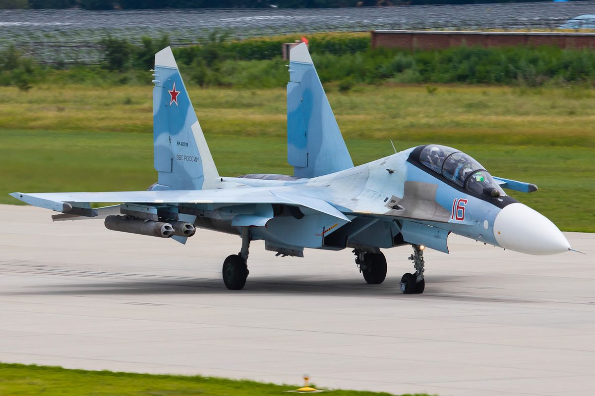 Samolot Su-30SM wyprodukowany w przez korporację Irkut w zakładach IAP