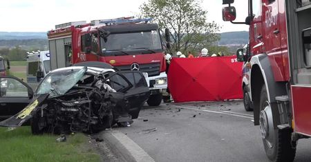 Tragiczny wypadek na Pomorzu! Dwie osoby nie żyją, trzy są ciężko ranne.