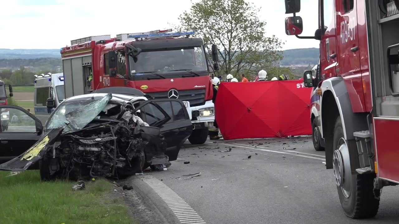 Tragiczny wypadek na Pomorzu! Dwie osoby nie żyją, trzy są ciężko ranne.