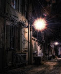 5 afgańskich nastolatków przez godzinę gwałciło chłopca. Sąd... wyrzucił ich z kraju