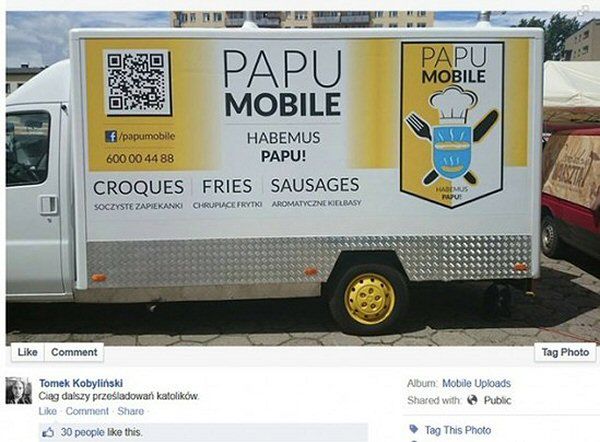 Nowy foodtruck "Habemus papu". Katolicy czują się obrażeni