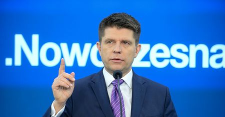 Petru zapowiada przejęcie władzy. "Polskę czeka wyjątkowo ostra walka"