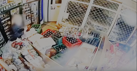 Pijana kobieta wjechała samochodem do sklepu po…flaszkę