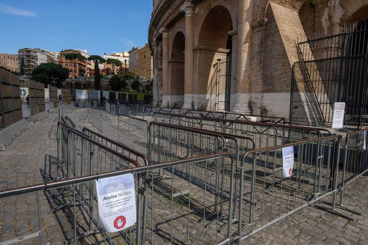  Tłumnie odwiedzane miejsca opustoszały. Nie ma w nich żywej duszy