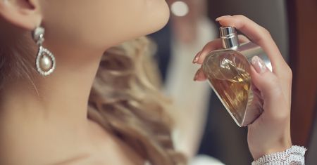Zmysłowe i trwałe zapachy idealne na lato. Moschino, Calvin Klein i Burberry do 130 zł