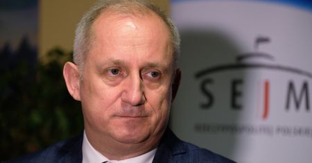 Sławomir Neumann może mieć problemy. Miał płacić sejmowymi pieniędzmi za ubrania i kosmetyki