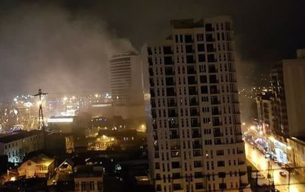 Potężny pożar hotelu w Batumi. 12 zabitych, wielu rannych