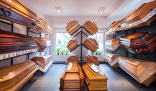 Wybuchające trumny. Dziwna moda na żegnanie zmarłych coraz bardziej niebezpieczna