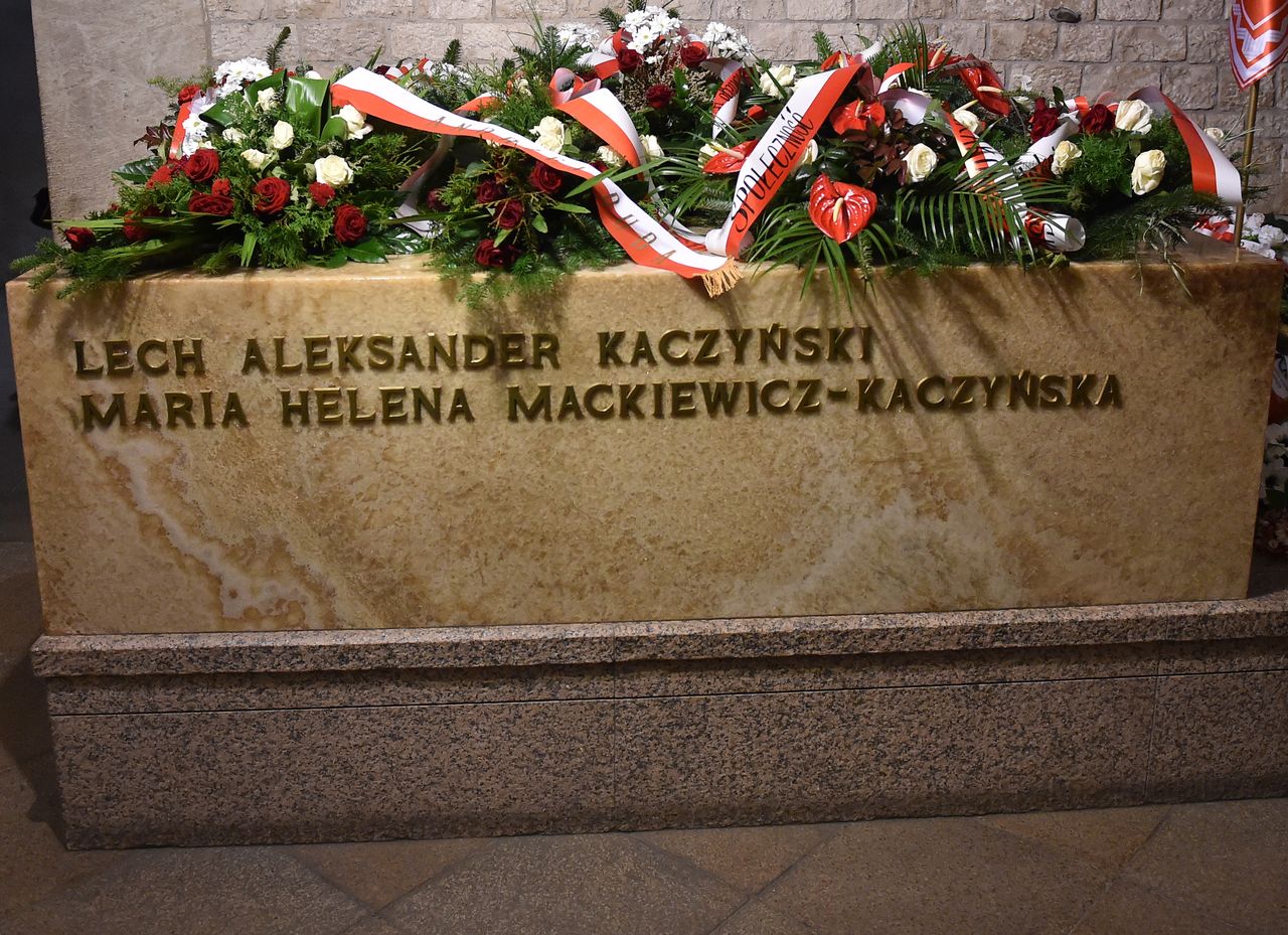 Sarkofag otwarty. Ekshumacja pary prezydenckiej