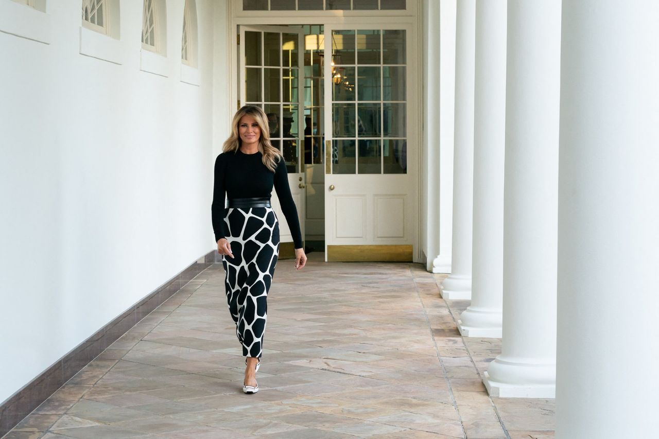 Melania Trump w Białym domu. Wyjście na Ogród różany