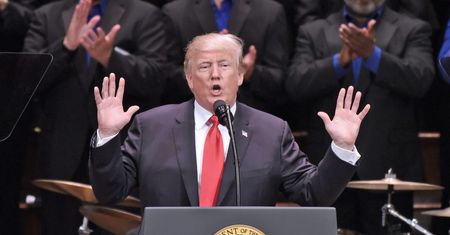 Czy prezydent USA może ułaskawić samego siebie? Trump w coraz większych tarapatach