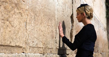 Tajemnicza czapka Ivanki Trump. Dlaczego założyła ją do Izraela?