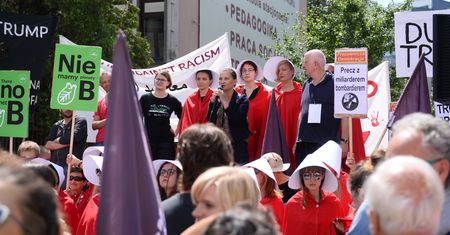 "Witamy panie prezydencie" vs "Ty seksisto". Starcia zwolenników i przeciwników Trumpa w Warszawie
