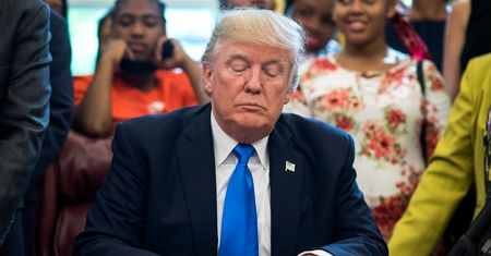 Doradcy Donalda Trumpa jak Hillary Clinton. Korzystali z prywatnych skrzynek mailowych