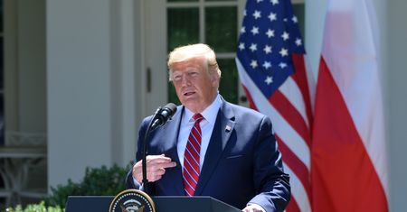 Szokujące prognozy Saxo na 2020 rok. Trump opuszcza Biały Dom, Węgry wychodzą z UE