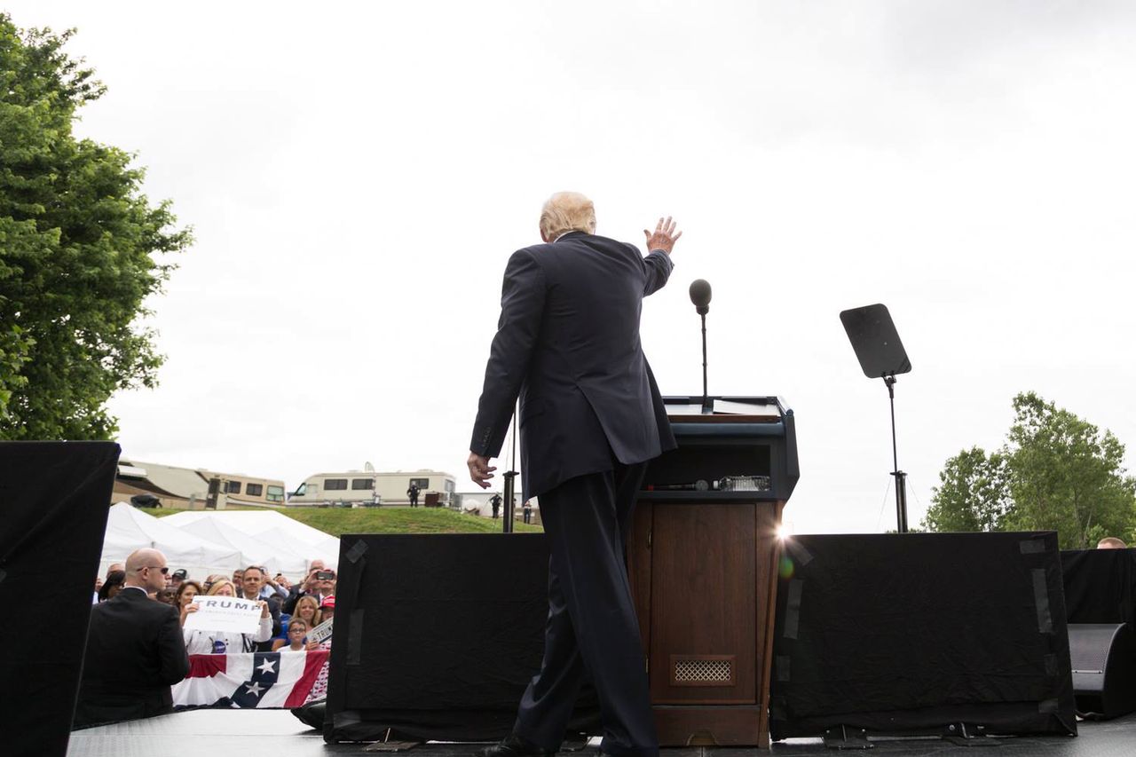 PiS zwiezie ludzi na wystąpienie Donalda Trumpa. I trzeba ich za to pochwalić