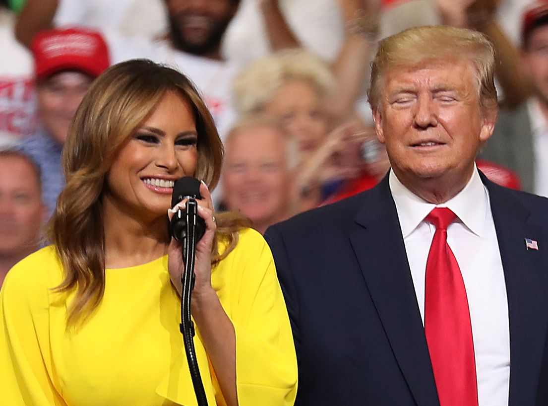 Melania Trump i Donald Trump. Jej kreacja odwróciła wzrok od prezydenta USA