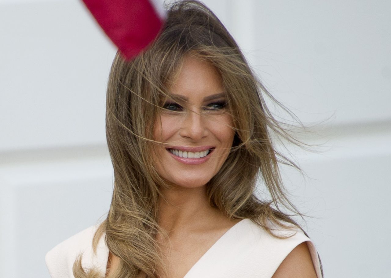 Melania Trump od stóp do głów we francuskich projektach