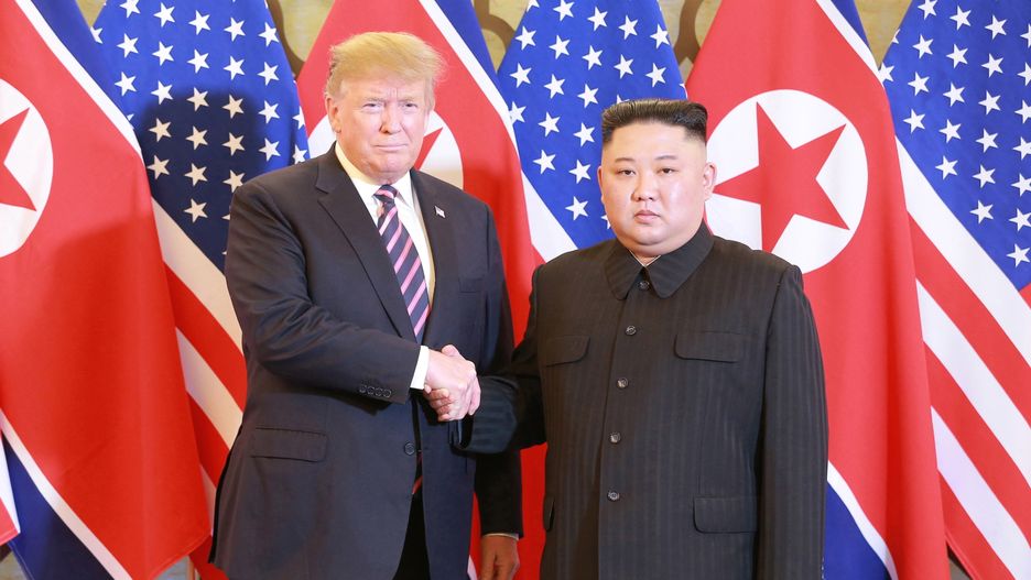 Miny Trumpa i Kima ściskających dłonie nie wróżyły nic dobrego