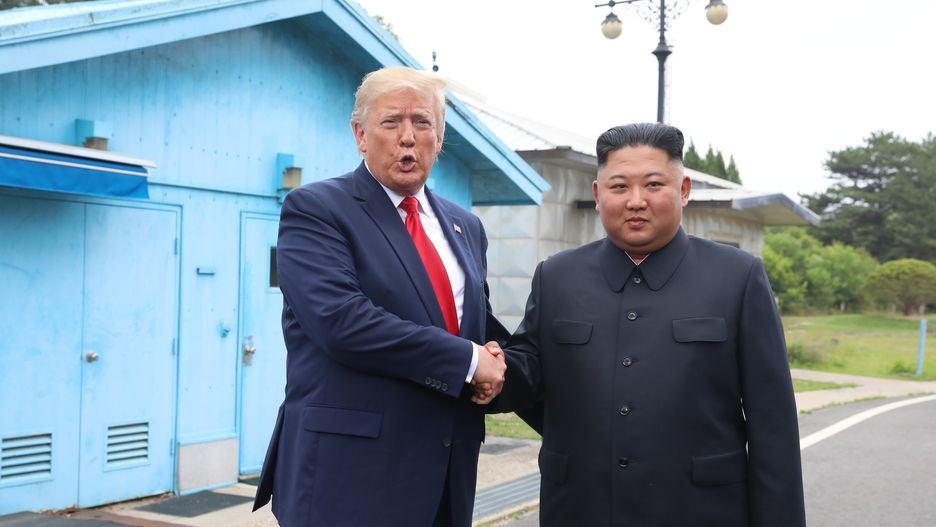 Donald Trump i Kim Dzong Un.