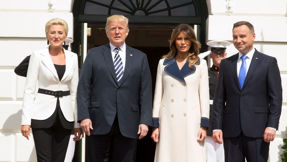 Pamiątkowe zdjęcie przed wejściem do Białego Domu 