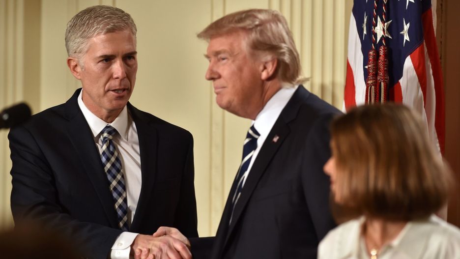 Donald Trump i powołany przez niego sędzia Sądu Najwyższego Neil Gorsuch