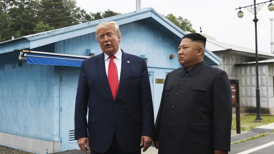 Spotkanie Donalda Trumpa z Kim Dzong Unem  we wsi Panmundżom w strefie zdemilitaryzowanej na granicy pomiędzy Koreami, czerwiec 2019 r.
