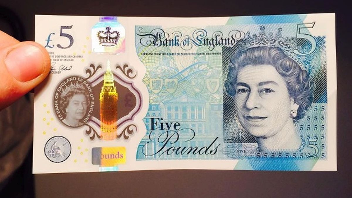 Kursy walut. Funt w centrum uwagi.