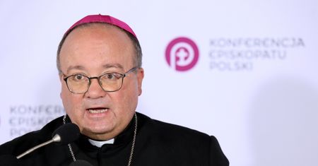 Abp Charles Scicluna wystąpił na konferencji. Przyznał, że oglądał "Tylko nie mów nikomu"