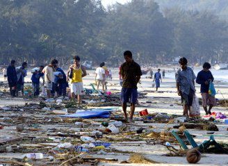 Co się dzieje z pieniędzmi dla ofiar tsunami?