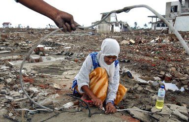 Ofiary tsunami aby przeżyć, sprzedają własne nerki