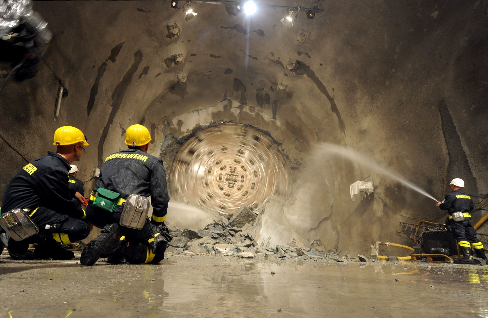 Najdłuższy kolejowy tunel świata