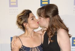 Gorący pocałunek aktorek w imię tolerancji dla homoseksualistów