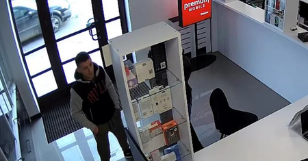 Złodzieje w 40 sekund obrabowali sklep pana Dawida na 150 tys. zł. Sklepikarz sam namierzył ich w… Rumunii