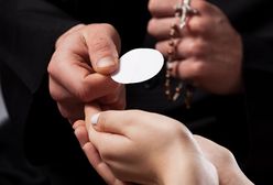Koronawirus. Mąż chorej kobiety rozdawał komunię w kościele