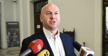 Były szef CBA Paweł Wojtunik wygrał przed sądem. Decyzja Szydło uchylona