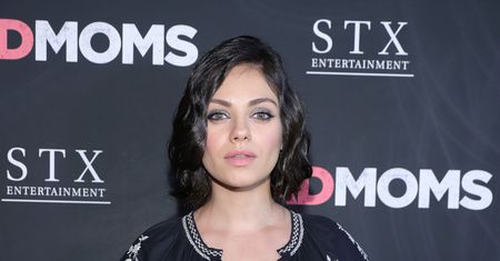 Mila Kunis pokazała ciążowy brzuszek