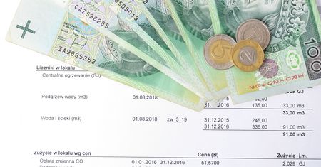 Do płacenia zasiadamy raz w miesiącu. I wysyłamy przelew za przelewem