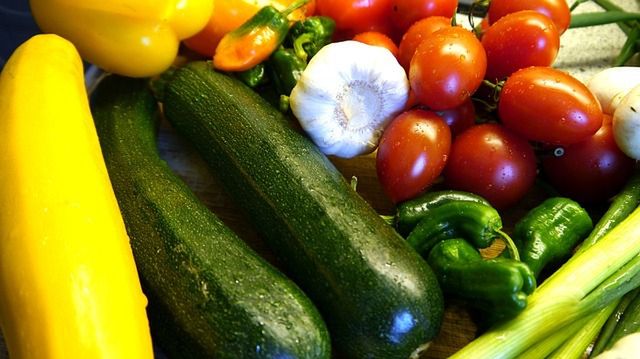 Unikaj surowych warzyw i owoców