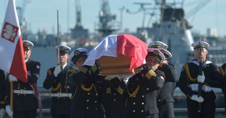Trumna z prochami admirała Józefa Unruga wraca do Polski. Otrzymał pośmiertny awans