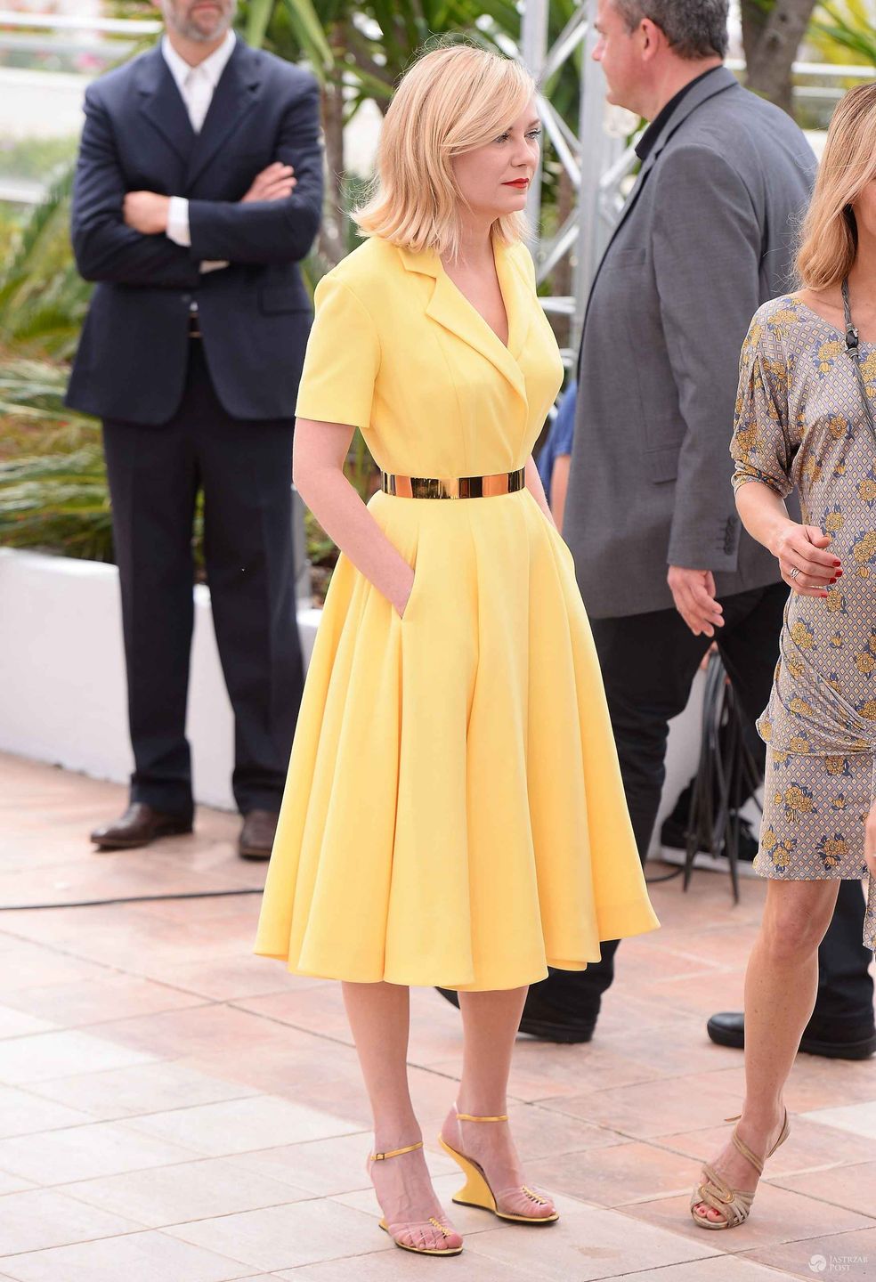 Kirsten Dunst podczas sesji zdjęciowej twórców filmu "Cafe Society". Kreacja: Dior (fot. ONS)